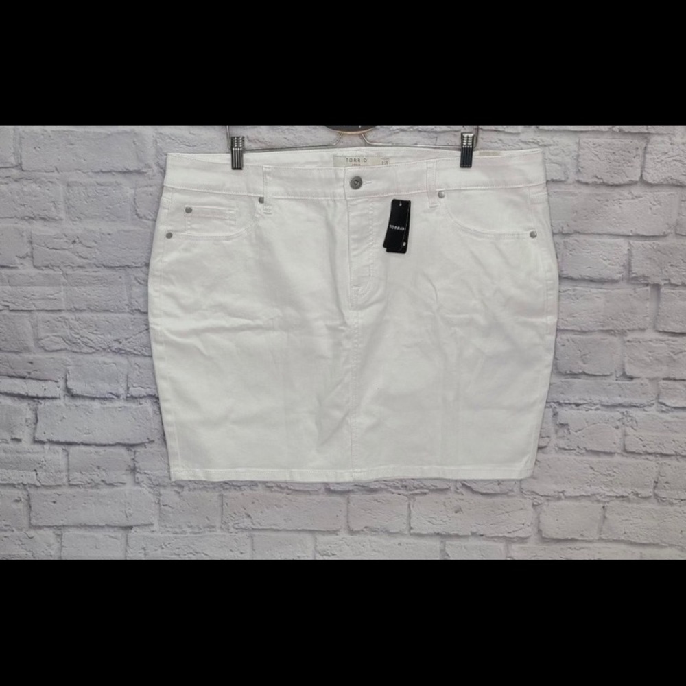 Torrid white Denim skirt